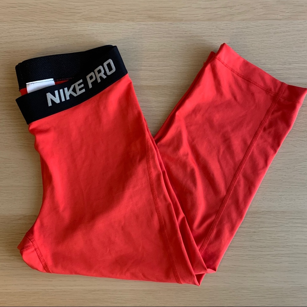 Nike Pro Womens Cropped Red Leggings - Medium